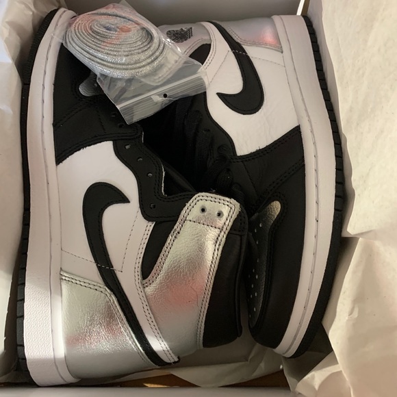 Air Jordan 1 Silver Toe - Picture 2 of 3